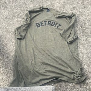 Detroit Shirt Men’s Large short sleeve